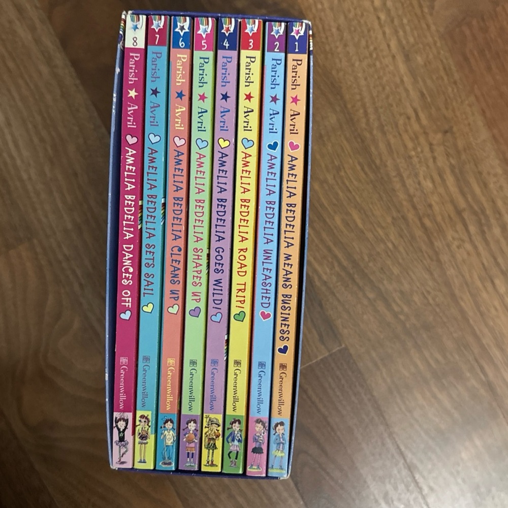 Box Set of 8 Amelia Bedelia Books-Great Collection Gently Read